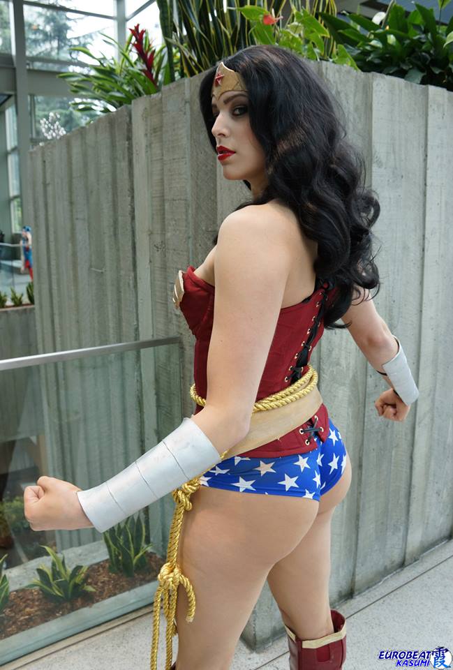 Wonder Woman vs Miss Sinister (2)