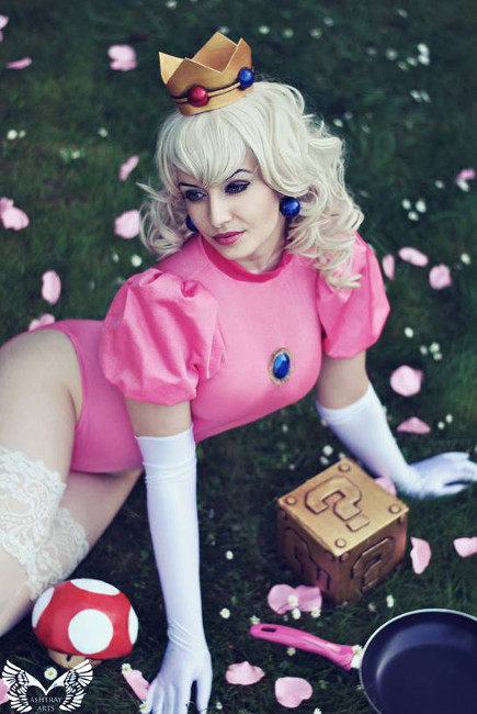 princess-peach-cosplay-2