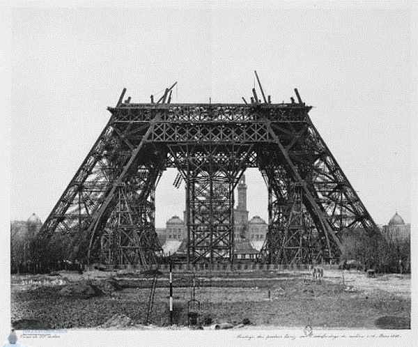 Как выглядело строительство главного символа Парижа (10 фотографий)