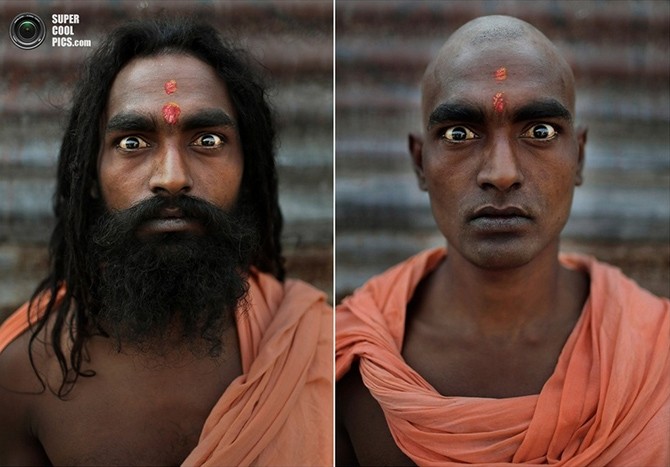 Portraits d'un sadhu avant et après l'initiation  L'initiation d'un nouveau naga sadhu (saints ascétiques nus) a généralement lieu lors du festival Kumbh Mela à Allahabad, dans l'Uttar Pradesh, en Inde, et comprend notamment l'élimination de la plupart des cheveux. Le photographe local de l'Associated Press, Kevin Frayer, a décidé de capturer cette transformation dans des portraits «avant et après».